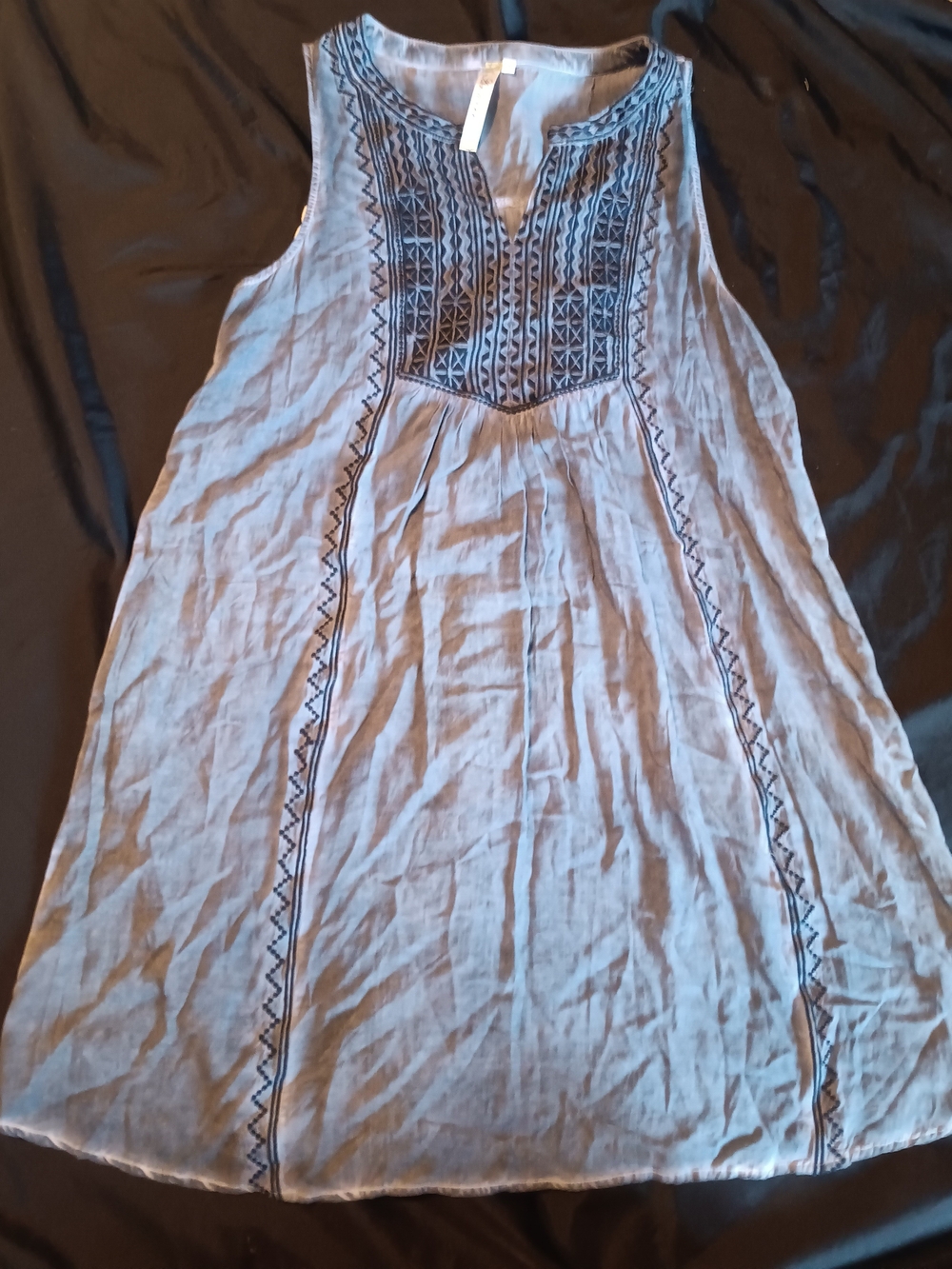 ANDREE BY UNIT Sleeveless Light Gray Embroidered Shift Dress